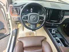 2022 Volvo XC60 4WD Luxury, белый — фото 6