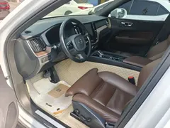 2022 Volvo XC60 4WD Luxury, белый — фото 7