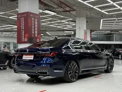 2021 BMW 7 Series 740Li xDrive Executive M Sport Package, синий — фото 4