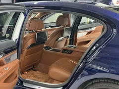 2021 BMW 7 Series 740Li xDrive Executive M Sport Package, синий — фото 10