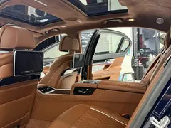 2021 BMW 7 Series 740Li xDrive Executive M Sport Package, синий — фото 12