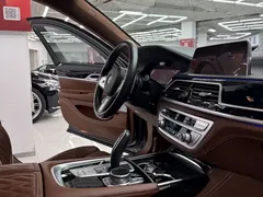 2021 BMW 7 Series 740Li xDrive Executive M Sport Package, синий — фото 14