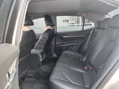 2021 Toyota Camry 2.5G Luxury — фото 7