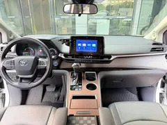 2021 Toyota Sienna 2.5L Hybrid Comfort, белый — фото 10