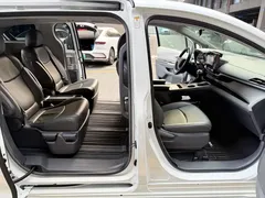 2021 Toyota Sienna 2.5L Hybrid Comfort, белый — фото 13