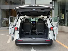 2021 Toyota Sienna 2.5L Hybrid Comfort, белый — фото 16