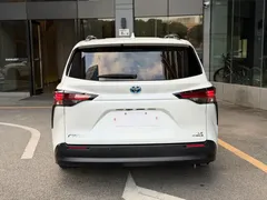 2021 Toyota Sienna 2.5L Hybrid Comfort, белый — фото 18