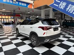 2021 Kia Seltos 1.5L CVT Trend, белый — фото 7