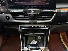 2021 Kia Seltos 1.5L CVT Trend, белый — фото 17