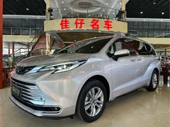 2021 Toyota Sienna 2.5L Hybrid Platinum — фото 1