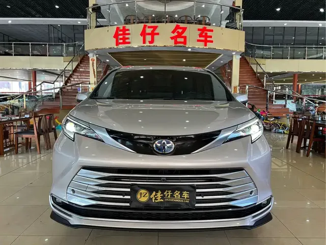 2021 Toyota Sienna 2.5L Hybrid Platinum