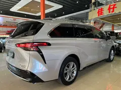 2021 Toyota Sienna 2.5L Hybrid Platinum — фото 4