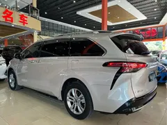 2021 Toyota Sienna 2.5L Hybrid Platinum — фото 6