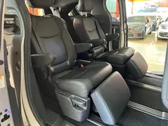 2021 Toyota Sienna 2.5L Hybrid Platinum — фото 11