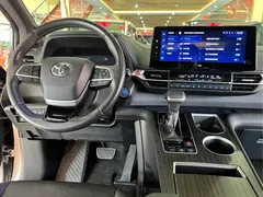 2021 Toyota Sienna 2.5L Hybrid Platinum — фото 15