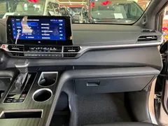 2021 Toyota Sienna 2.5L Hybrid Platinum — фото 16