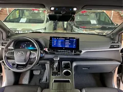 2021 Toyota Sienna 2.5L Hybrid Platinum — фото 17