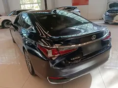 2022 Lexus ES 300h Excellence, синий — фото 5