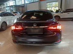 2022 Lexus ES 300h Excellence, синий — фото 6