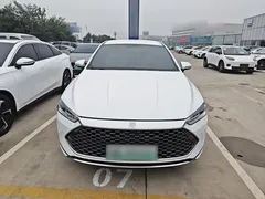 2024 BYD Qin PLUS Honor DM-i PHEV 55km Leading, белый — фото 3