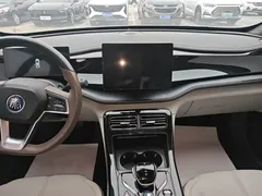 2024 BYD Qin PLUS Honor DM-i PHEV 55km Leading, белый — фото 13