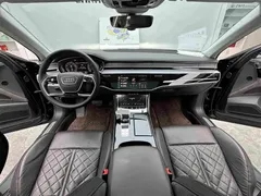 2022 Audi A8L 50 TFSI quattro Comfort Collector's Edition, чёрный — фото 12
