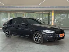 2021 BMW 5 Series 530i M Sport Package, чёрный — фото 3