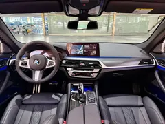 2021 BMW 5 Series 530i M Sport Package, чёрный — фото 6