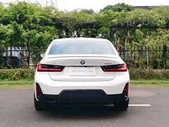 2023 BMW 3 Series 330i M Sport Night Package, белый — фото 5