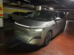 2025 Xpeng X9 EV 740 Extra Long Range Max — фото 1
