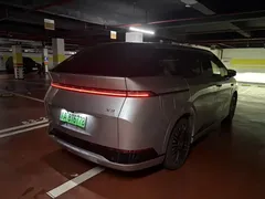 2025 Xpeng X9 EV 740 Extra Long Range Max — фото 8