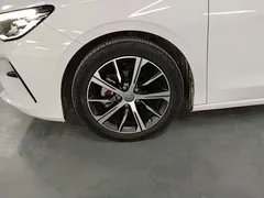 2022 Geely Emgrand 4th Gen 1.5L CVT Premium, белый — фото 23