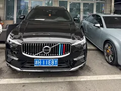 2023 Volvo XC60 4WD Luxury, чёрный — фото 1
