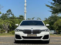 2021 BMW 5 Series 525Li M Sport Package, белый — фото 2