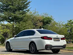 2021 BMW 5 Series 525Li M Sport Package, белый — фото 4