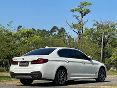 2021 BMW 5 Series 525Li M Sport Package, белый — фото 6