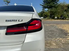 2021 BMW 5 Series 525Li M Sport Package, белый — фото 24