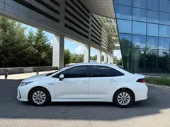 2023 Toyota Corolla 1.8L Hybrid Pioneer, белый — фото 5