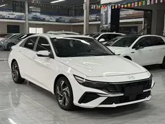 2023 Hyundai Elantra 1.5L CVT LUX Premium, белый — фото 4