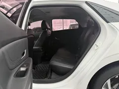 2023 Hyundai Elantra 1.5L CVT LUX Premium, белый — фото 6