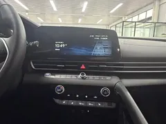 2023 Hyundai Elantra 1.5L CVT LUX Premium, белый — фото 8