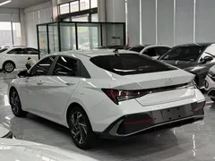 2023 Hyundai Elantra 1.5L CVT LUX Premium, белый — фото 12