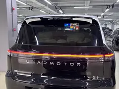 2026 Leapmotor D19 EREV 500 Premium 6-seat, чёрный — фото 10