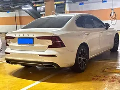 2021 Volvo S60 T4 Luxury, белый — фото 5
