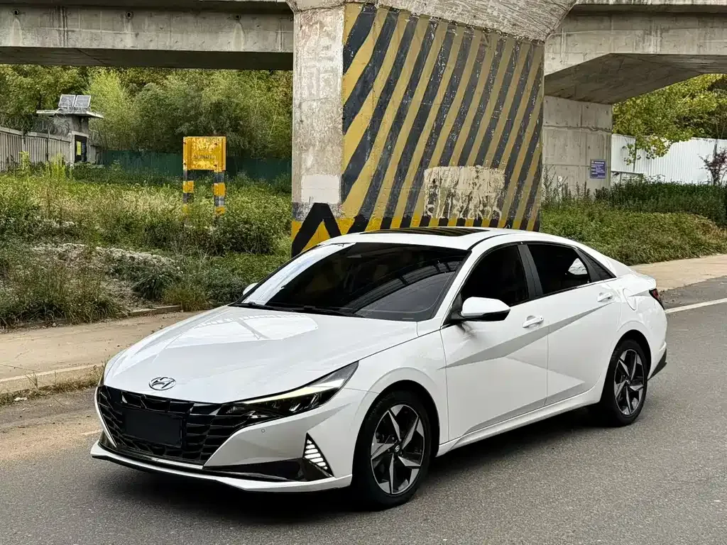 2021 Hyundai Elantra 1.5L CVT LUX Premium