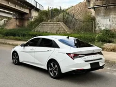2021 Hyundai Elantra 1.5L CVT LUX Premium, белый — фото 3