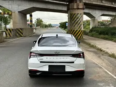 2021 Hyundai Elantra 1.5L CVT LUX Premium, белый — фото 4