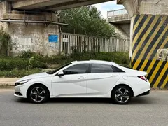 2021 Hyundai Elantra 1.5L CVT LUX Premium, белый — фото 6