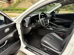 2021 Hyundai Elantra 1.5L CVT LUX Premium, белый — фото 8