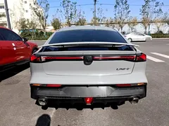 2022 Changan UNI-V 1.5T Premium — фото 6